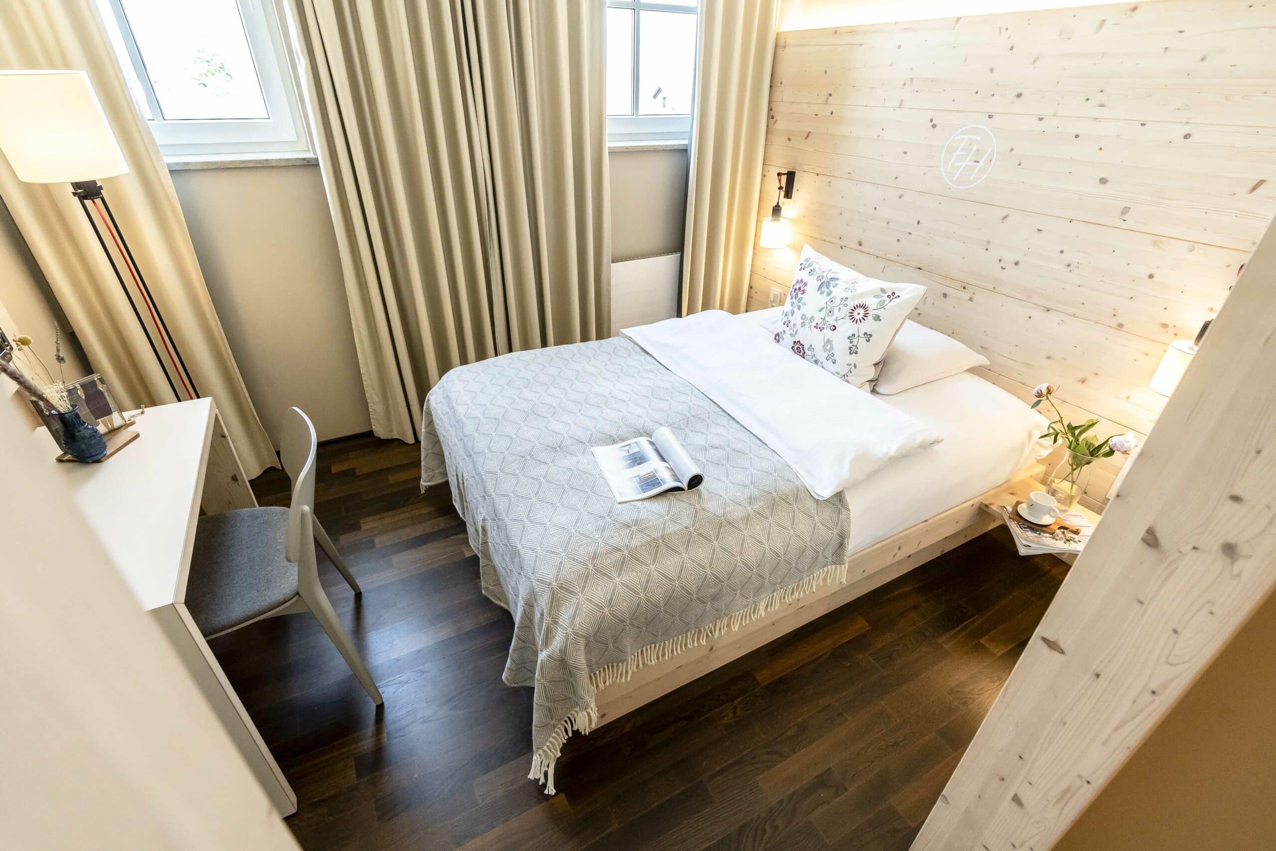 Deluxe Comfort single room bed